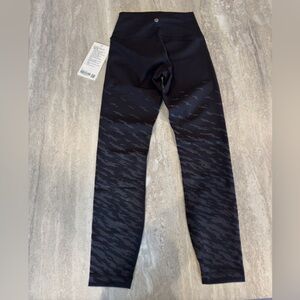 NWT Lululemon Women's Lunar New Year
Wunder Under HR Tight 25" Size 6
LW5DPPS